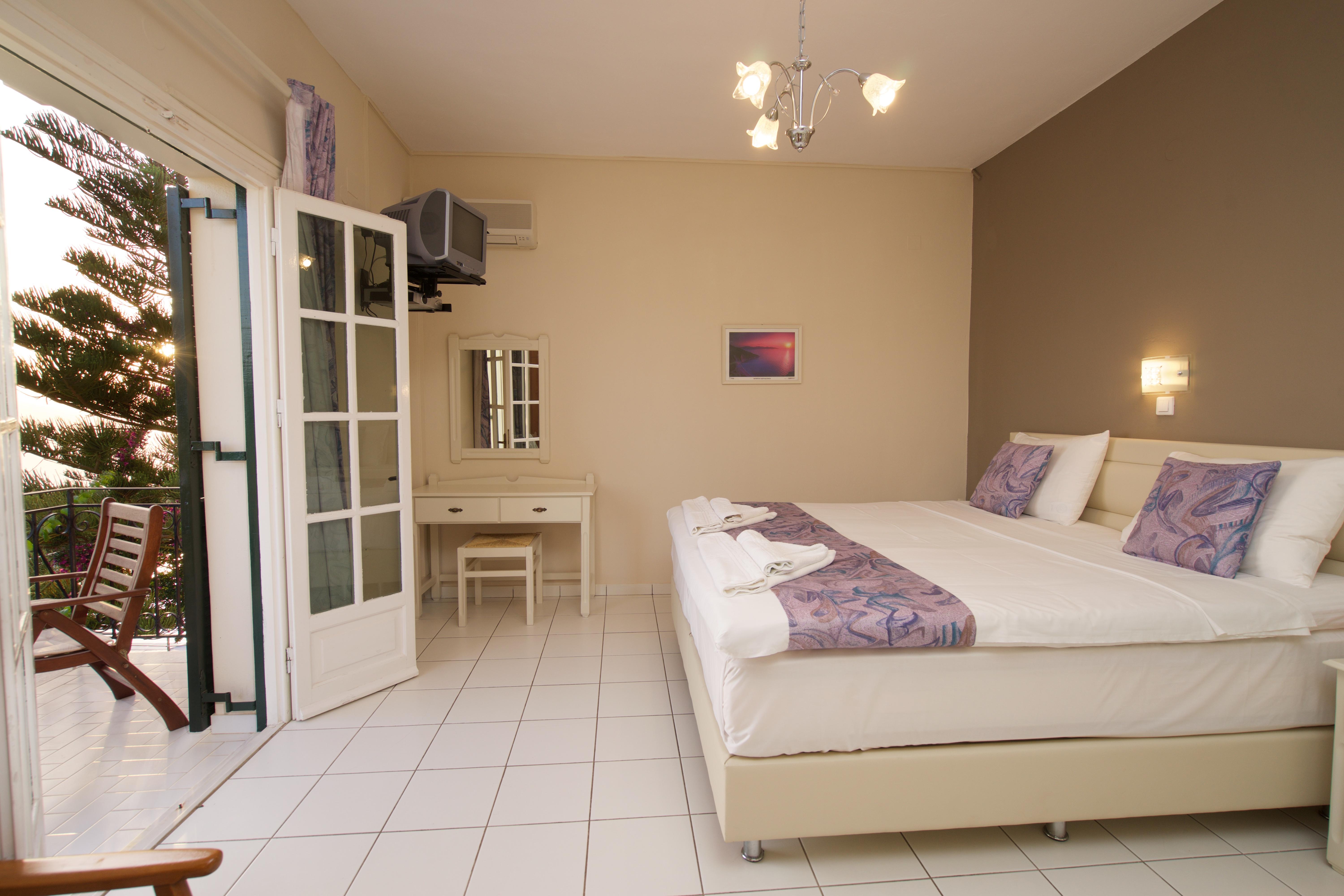 Studios Vrionis Panoramic Sunset Mesovounia  ภายนอก รูปภาพ