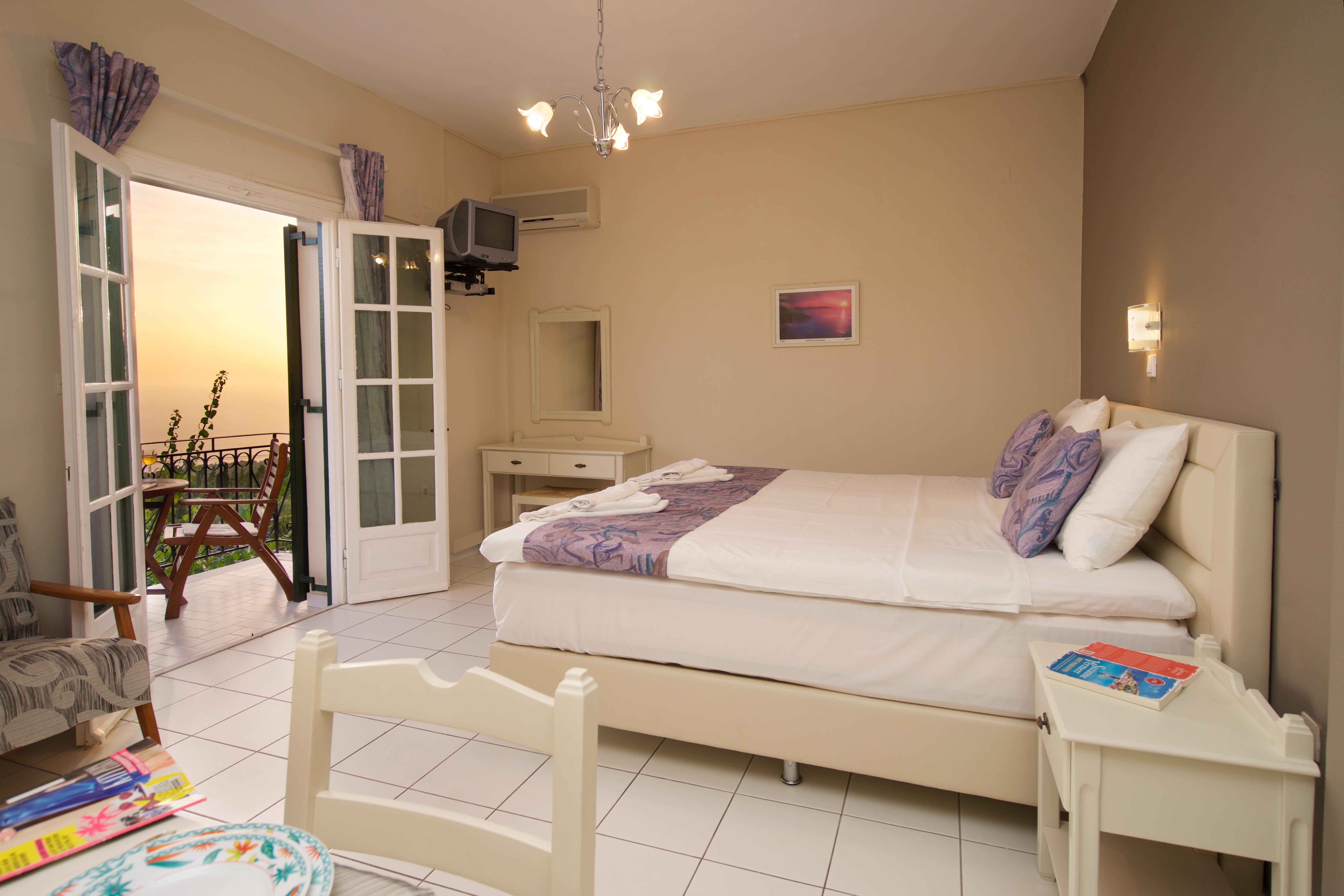Studios Vrionis Panoramic Sunset Mesovounia  ภายนอก รูปภาพ